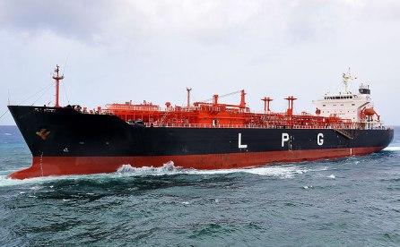 تاسیس کشتیرانی مشترک حمل نفت توسط ایران و لهستان
