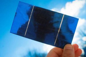 سلول های خورشیدی پلیمری که قابل نصب روی کیف های دستی دارند