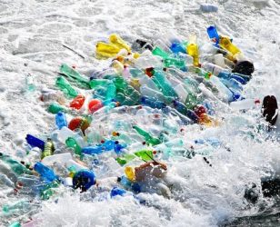 هر سال حداقل 8 میلیون تن پلاستیک به اقیانوس ها ریخته می شود